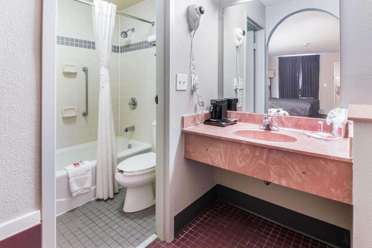 Econo Lodge Гейнсвил Екстериор снимка