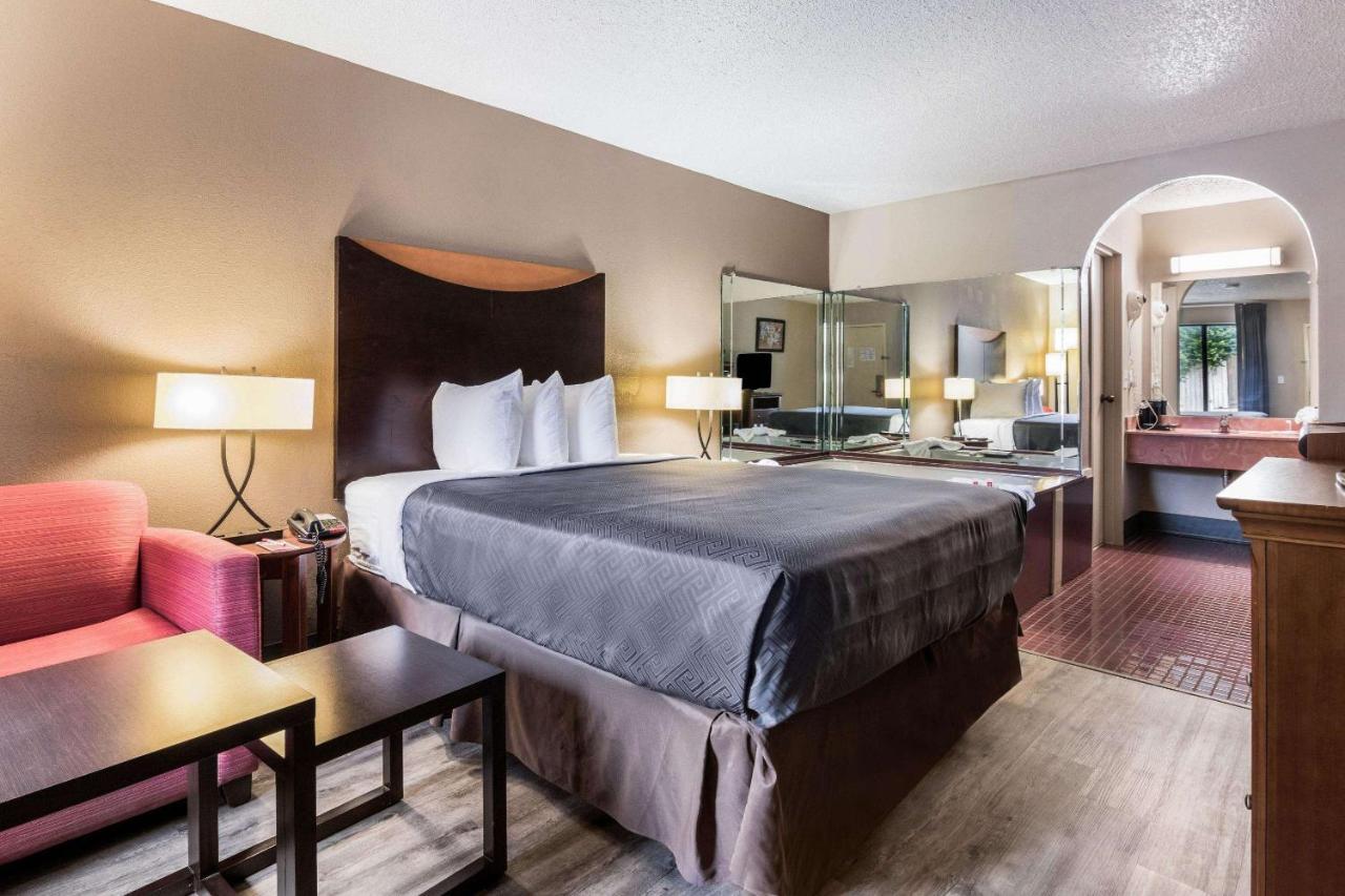 Econo Lodge Гейнсвил Екстериор снимка