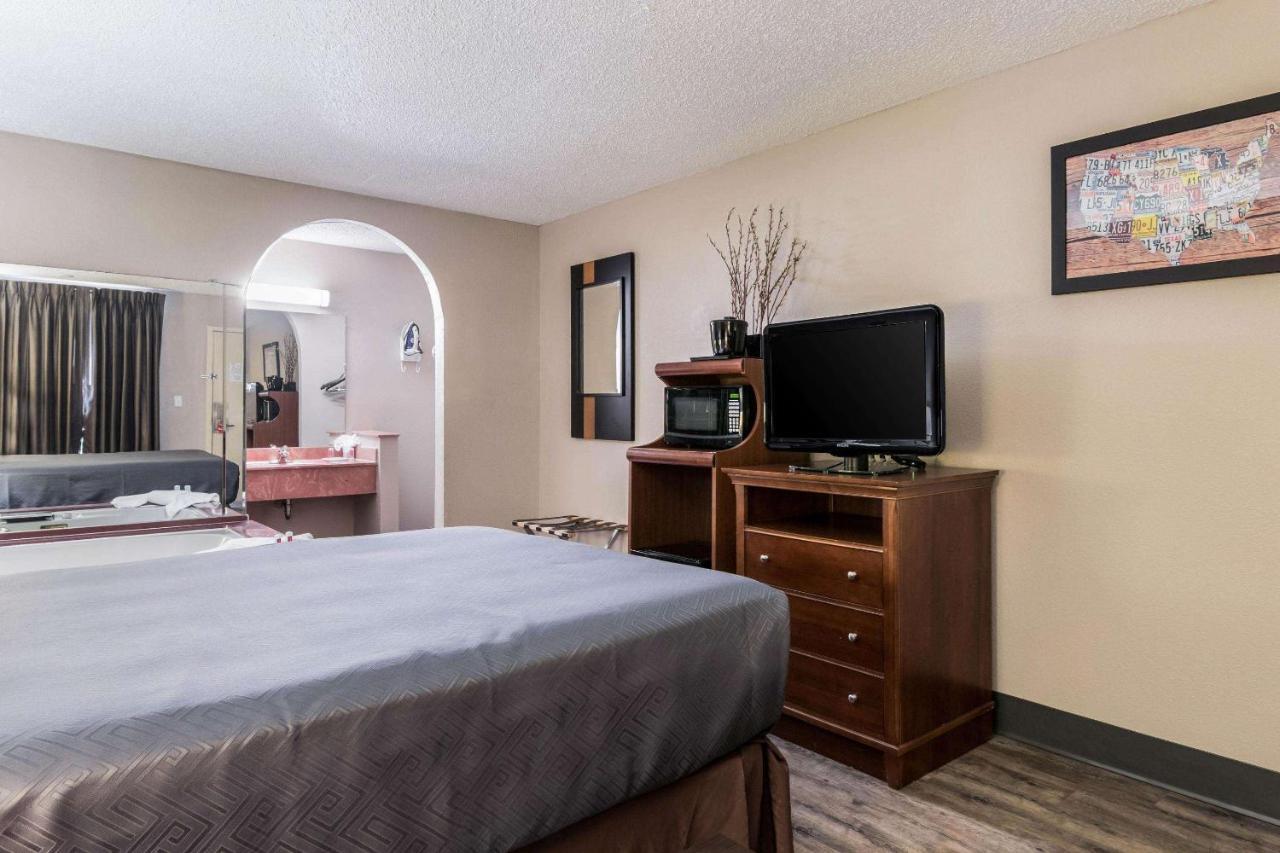 Econo Lodge Гейнсвил Екстериор снимка