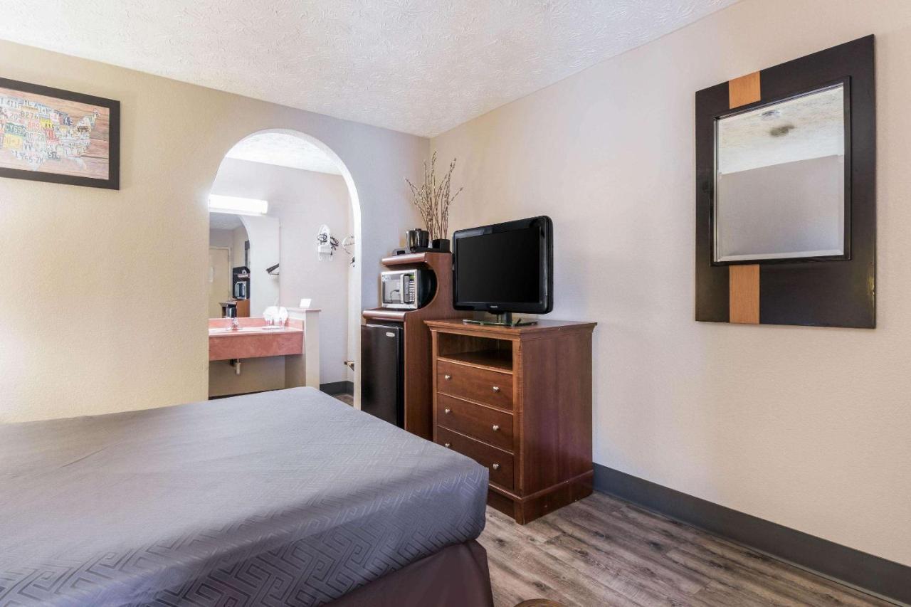 Econo Lodge Гейнсвил Екстериор снимка